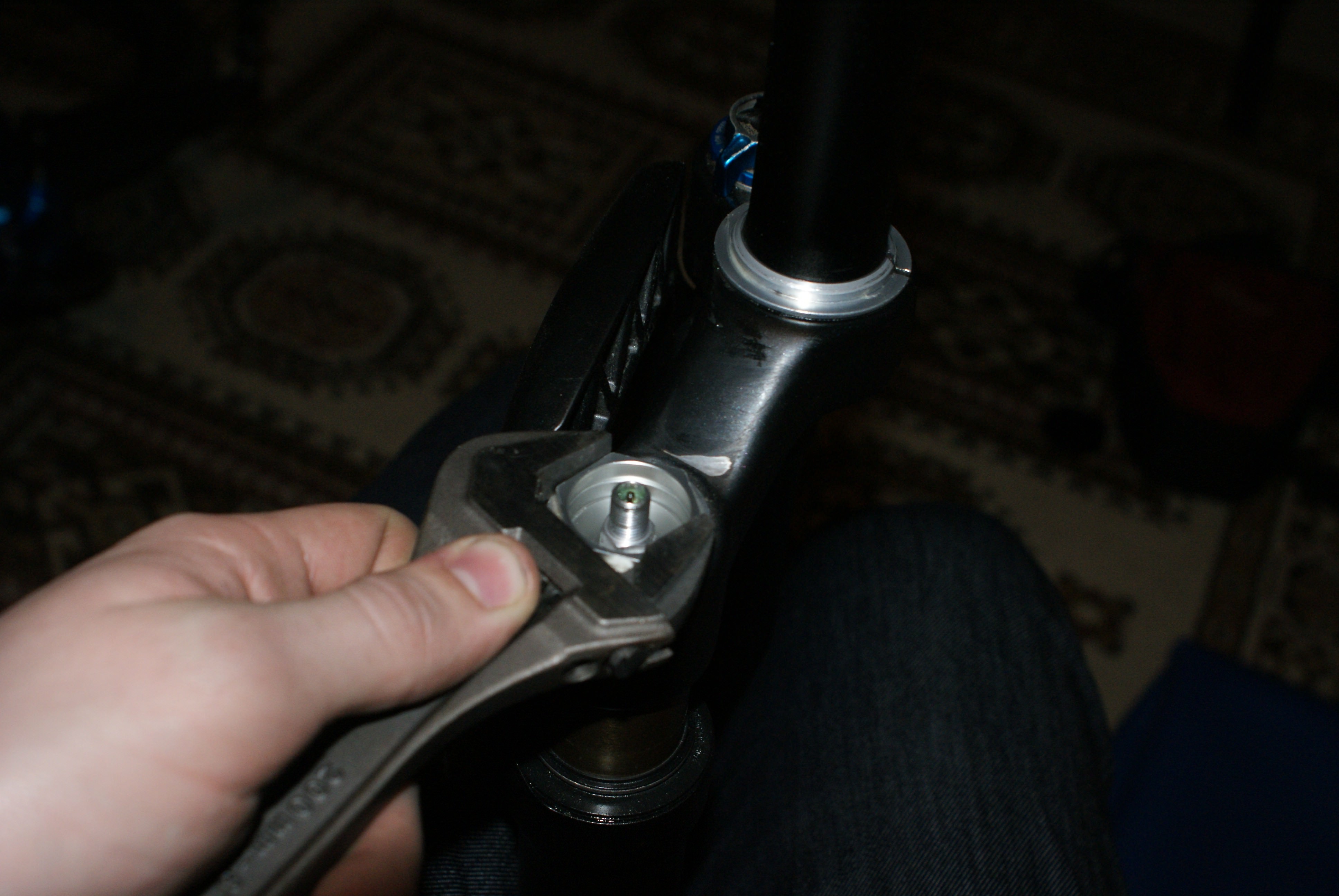 unscrew-air-top-cap
